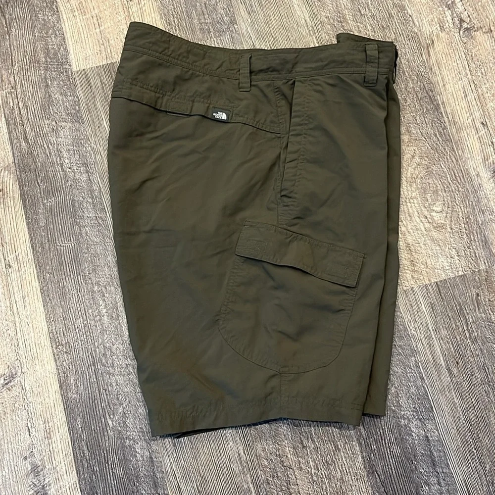 The North Face Green Nylon Shorts Cargo Men Size 38 Y2K